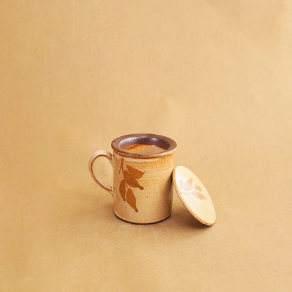 Handcrafted Ceramic Tea Infuser Mug with Lid 300ml - Beige Foliage Design